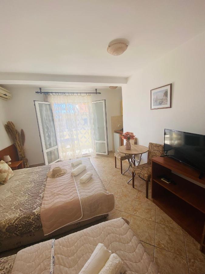 Miomir Perazic Apartments Petrovazzo Esterno foto