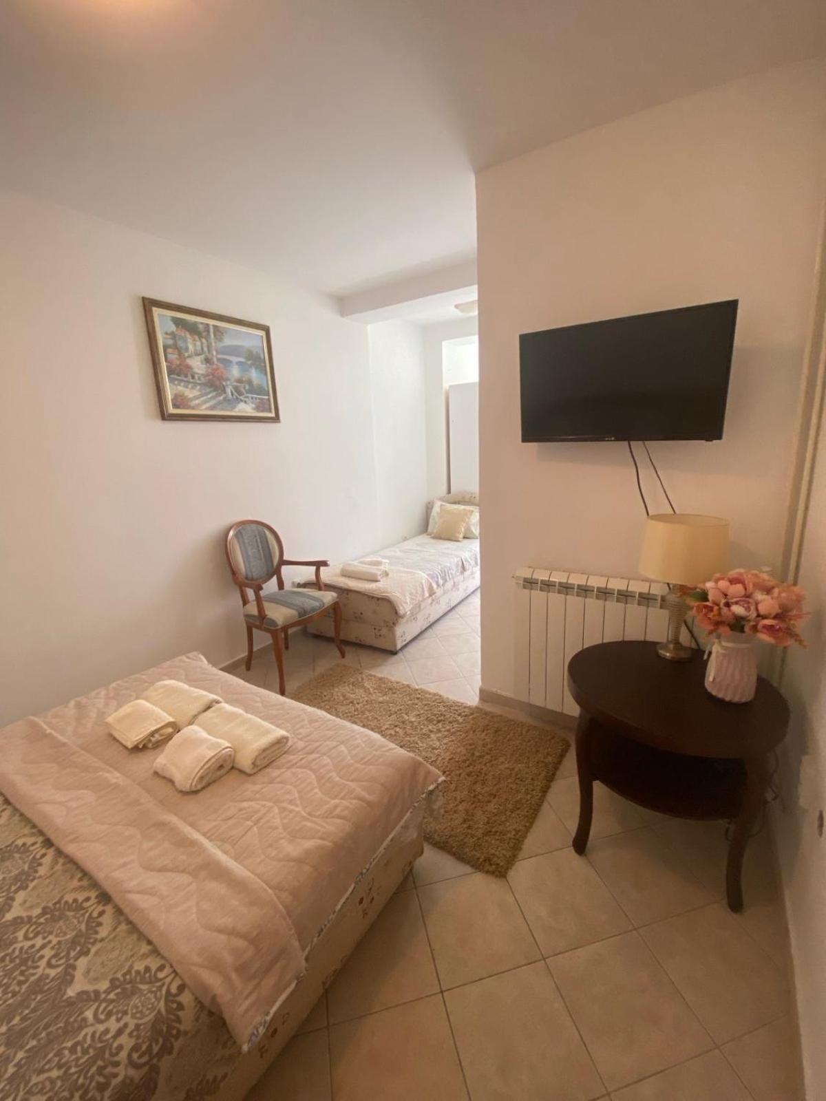 Miomir Perazic Apartments Petrovazzo Esterno foto