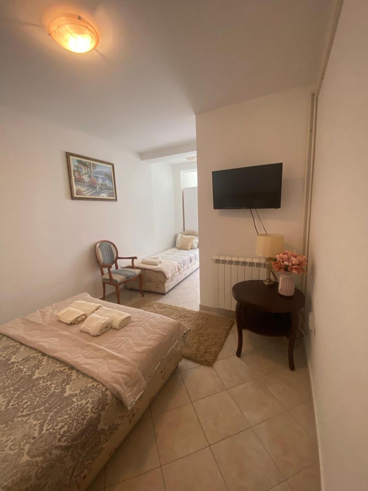 Miomir Perazic Apartments Petrovazzo Esterno foto