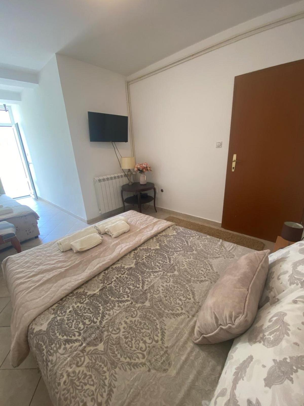 Miomir Perazic Apartments Petrovazzo Esterno foto